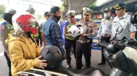 Operasi Patuh Jaya 2023, Sebanyak 30 Helm Berstandar SNI Diberikan Secara Gratis