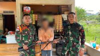 Satgas Pamtas Yonarmed 16/TK Menerima Penyerahan Senapan Api Dari Masyarakat Perbatasan