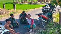 Gelar Komsos Dengan Petani, Babinsa Karangasem Pahami Permasalahannya