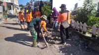Pantang Kendur di Hari Libur, Satgas TMMD Gandeng Warga Tetap Kerja Bakti