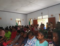 Minggu Damai Bersama Masyarakat Perbatasan, Satgas Pamtas Statis RI-PNG Yonif 122/TS Melaksanakan Ibadah Di Gereja Waris