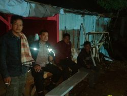 Bhabinkamtibmas Wilayah Hukum Polsek Sukaraja Lakukan Giat Patroli Malam Dalam Menjaga Kamtibmas Bersama Warga Poskamling