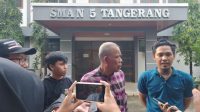 Orangtua Calon Siswa Geruduk dan Nekat Ukur Jarak SMA Negeri 5 Kota Tangerang Dengan Peserta Didik Yang Lolos Zonasi