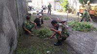 Guna Menjaga Lingkungan Bersih Dan Indah, Babinsa Purwosari Bersama Staf Kelurahan Laksanakan Kerja Bakti