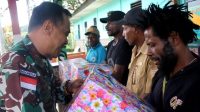 Suasana Haru Jelang Purna Tugas Satgas Yonif 143/TWEJ Berpamitan Dengan Masyarakat Papua