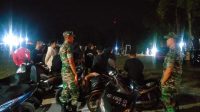 Guna Menjaga Kondusifitas Wilayah, Babinsa Aktif Laksanakan Patroli Malam Hari