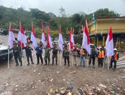 Kobarkan Semangat Sambut Peringatan Proklamasi Kemerdekaan NKRI, Koramil 1710-04/Tembagapura Bersama Satgas dan Kepolisian Ajak Warga Kibarkan Bendera Merah Putih