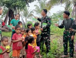 Peduli Gizi Anak, Satgas Yonarmed 1 Kostrad Bagikan dan Ajak Minum Susu Bersama