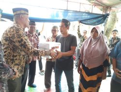 Sungguh Mulia Kepala dinas Disdikbud Aceh Timur Salurkan Bantuan Musibah kebakaran kakak Beradik Pante Bidari