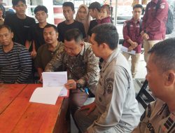 Bakamla RI Jemput Delapan Nelayan Indonesia yang Hanyut ke Perairan Malaysia