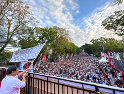 Prabowo Sapa Ratusan Ribu Peserta Jalan Santai ‘Anti Mager’ Sulsel, Serukan ‘Ewako’ hingga Beri _Finger Heart_