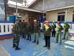 Babinsa Pastikan Linmas Sumber Urip Tampil Beda Dalam Lomba PBB