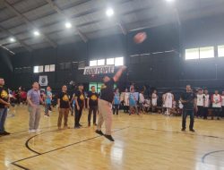 Kakanwil Kemenkumham Jabar Lempar Bola Basket Tanda Dimulainya Turnamen Basket Peringatan Hari Kemenkumham Ke-78 Tahun