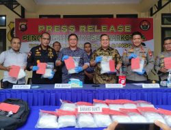 Kapolres Sanggau Pimpin Tim Gagalkan Hampir 20 Kilogram Sabu Selundupan di Kecamatan Sekayam
