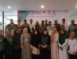 Anggota DPR RI DRS Anwar Idris Membuka Kegiatan Seminar Kewirausahaan Peluang Bisnis Industri Kecil Jasa Industri Di hotel Royal Idi Rayeuk
