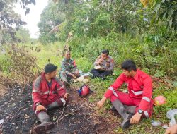 Polsek Tambang Lakukan Pendinginan Karhutla di Desa Rimbo Panjang