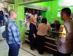 Anggota Reskrim Polsek Nanggung Polres Bogor sampaikan Harkamtibmas Ke Pasar TOHAGA NANGGUNG Des. Nanggung Kec. Nanggung Kab. Bogor
