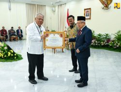 Menteri Basuki Terima Penghargaan Adhikarya Utama Pembangunan Pertanian