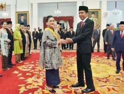 Presiden Jokowi Anugerahkan Tanda Kehormatan Bagi 18 Tokoh