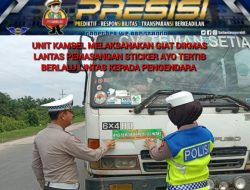 Unit Kamsel Satlantas Polres Rohil Bagikan 200 Brosur Keselamatan