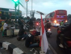 Kelompok Penyayi Jalanan Tilu Warna Turut Memperingati Hut Kemerdekaan ke 78 Tahun di Jalanan