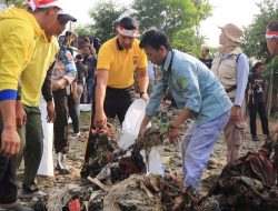 HUT RI Ke 78, Pelajar Kota Bogor Bersama Kapolresta Berani Capek dan Kotor-Kotoran Turun di Kali Ciliwung