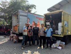 Cegah terjadinya Curanmor Bhabinkamtibmas Wilayah Hukum Polsek Sukaraja Polres Bogor Beri Arahan Juru Parkir dan Kernet Bongkar Turun Barang di Pasar Ciluar