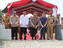 Polri Peduli Lingkungan, Polres Metro Tangerang Kota Serahkan Bantuan Sumur Bor dan Pompa Air di Sepatan Timur