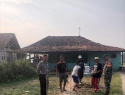 BHABINKAMTIBMAS WILAYAH HUKUM POLSEK TANJUNGSARI POLRES BOGOR  BERSAMA BABINSA DAN WARGA MASYARAKAT MELAKSANAKAN GIAT GOTONG ROYONG  PEMBANGUNAN JALAN DI WILAYAH DESA SUKARASA KEC.TANJUNGSARI