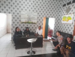 BHABINKAMTIBMAS WILAYAH HUKUM POLSEK DRAMAGA POLRES BOGOR POLDA JAWA BARAT, KUNJUNGAN INSTANSI KEKANTOR DESA PURWASARI KEC. DRAMAGA KAB. BOGOR DENGAN TUJUAN MENJALIN SILATURAHMI DAN KEAKRABAN ANTARA POLRI DENGAN PEMERINTAHAN DESA DAN MASYARAKAT