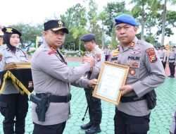 AKBP Asep Sujarwadi Kembali Berikan Penghargaan Kepada Personil Polres Siak Berprestasi