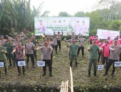Polresta Cilacap Tanam 1000 Pohon Mangrove Peringati Hari Kemerdekaan RI Ke 78