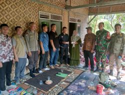 TNI-Polri Bersinergi Sambang Warga Desa Cibadak Sampaikan Himbauan Kamtibmas Diwilayah Hukum Polsek Sukamakmur