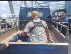 Pengen Cepat Petaka Didapat Akibat Menyalip Sebabkan Celaka 2 motor dan truk saling senggol