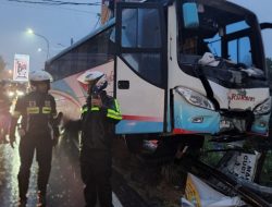 Pihak Kepolisan Gelar Olah TKP Kecelakaan Bus di Kawasan Puncak Bogor