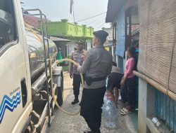 Bantuan Air Bersih Polres Bogor Bekerjasama Dengan PDAM Kabupaten Bogor Terus Bantu Masyarakat Yang Kena Dampak Kekeringan Diwilayah Kabupaten Bogor