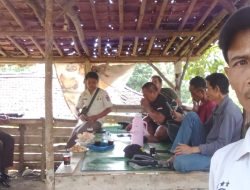 Sinergi TNI – Polri Wilayah Hukum Polsek leuwiliang Polres Bogor Sambangi Warga Sampaikan Pesan Kamtibmas dan himbauan TPPO