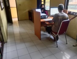 Wilayah Hukum Polsek Tamansari Polres Bogor Polda Jabar Anggota Laksanakan Pelayanan SKCK Untuk Masyarakat