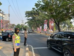 Polwan Polres Bogor Polda Jabar Melaksanakan Giat Gatur Lalin Wujud Pelayanan Kepada Masyarakat Dalam Rangka Peringatan Hari Jadi Polwan Ke- 75