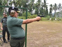 Latihan Menembak Taruna Akmil dan Organik Dikunjungi oleh Gubernur Akademi Militer