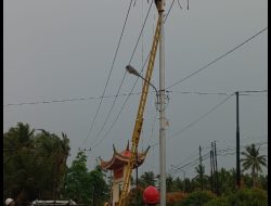 Gerak Cepat Petugas PLN Amankan Pasokan Listrik Paska Bencana Angin Puting Beliung di Semudun