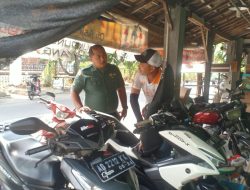 Tumbuhkan Kedekatan Emosional Dengan Warga Binaan Babinsa Sondakan Kunjungi Bengkel Sepeda Motor