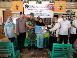 Pastikan Berjalan Lancar Dan Aman, Babinsa Koramil Udanawu Dampingi Penyaluran BLT DD Di Wilayah Binaannya