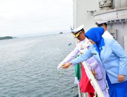 Di atas Geladak KRI Wahidin Sudirohusodo-991, Komandan Pasmar 3 Ikuti Ziarah Tabur Bunga