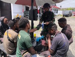 Tingkatkan Keimanan, Satgas Yonif RK 115/ML Berikan Bantuan Alkitab kepada Generasi Muda Papua