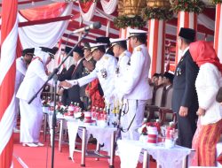 Gubernur AAL Hadiri Upacara Peringatan HUT Ke-78 Kemerdekaan RI di Gedung Negara Grahadi