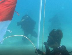HUT Ke-78 RI Koarmada III, Kibarkan Bendera Merah Putih di Bawah Laut Perairan Tanjung Saoka Sorong