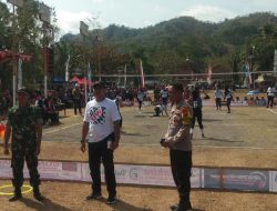 TNI Polri Amankan Jalannya Laga Semi Final Pertandingan Bola Volly Di Batuwarno