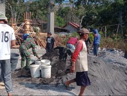 Wujud Nyata Kemanunggalan TNI – Rakyat, Koramil 24/Puhpelem Karya Bakti Bantu Warga Renovasi Masjid