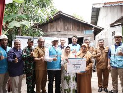 Lewat Program Light Up The Dream, Aminah Nikmati Bantuan Listrik Gratis dari Karyawan PLN